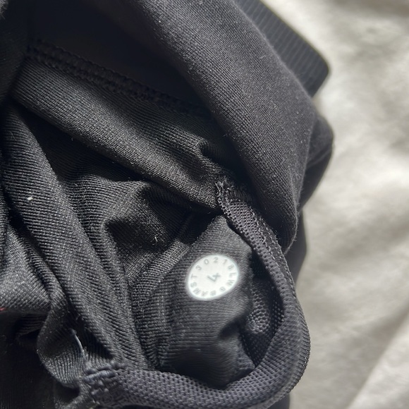 Lululemon pants, straight leg, high rise, black size 4 - Picture 6 of 16